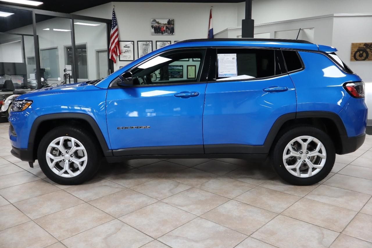 Jeep Compass Vehicle Full-screen Gallery Image 2