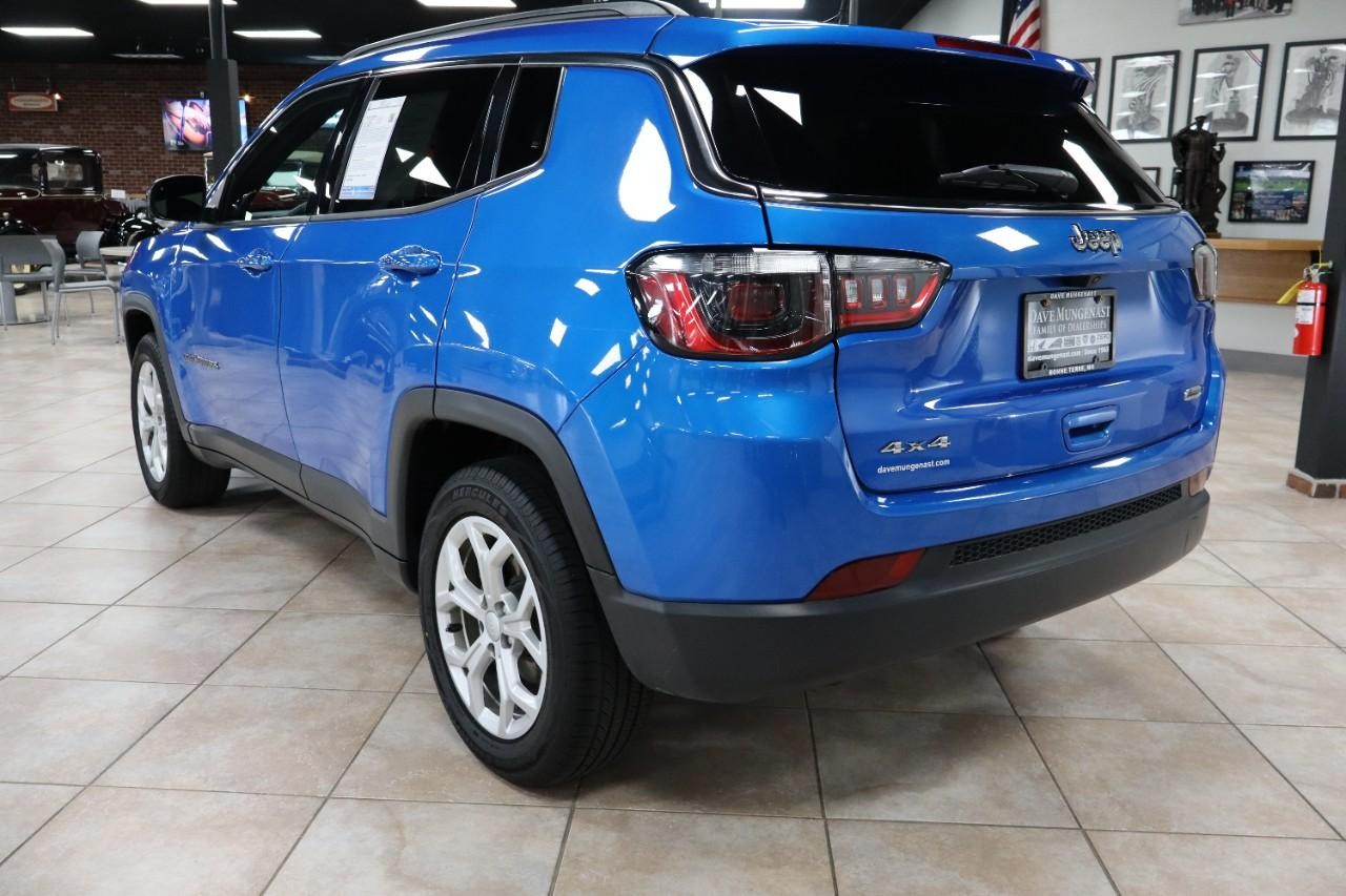 Jeep Compass Vehicle Full-screen Gallery Image 3
