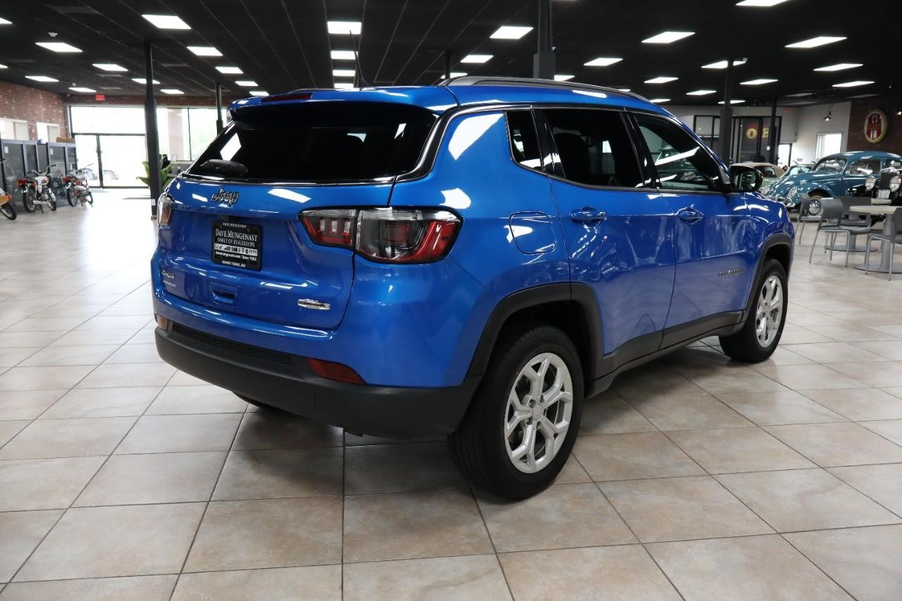 Jeep Compass Vehicle Full-screen Gallery Image 5