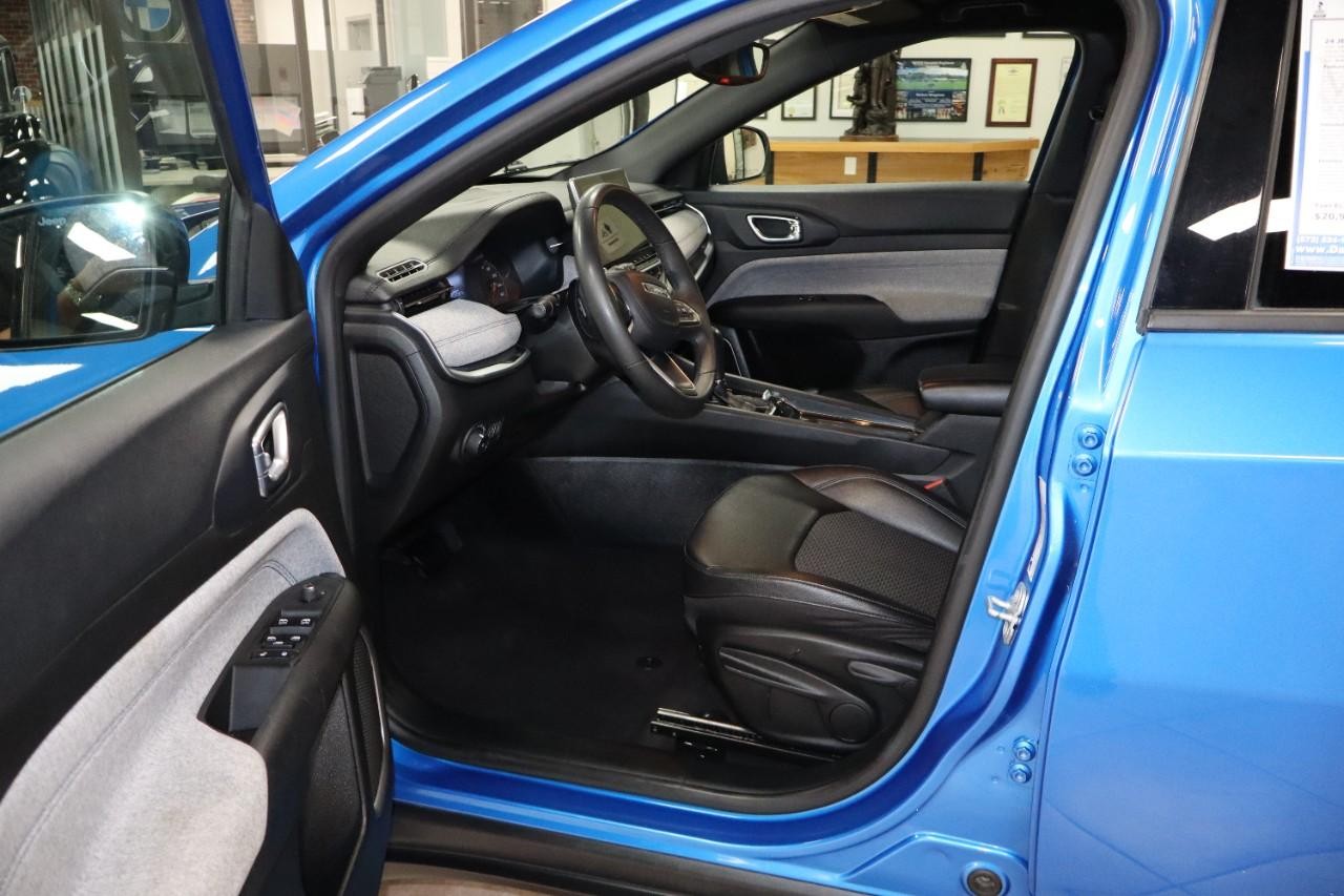 Jeep Compass Vehicle Full-screen Gallery Image 9