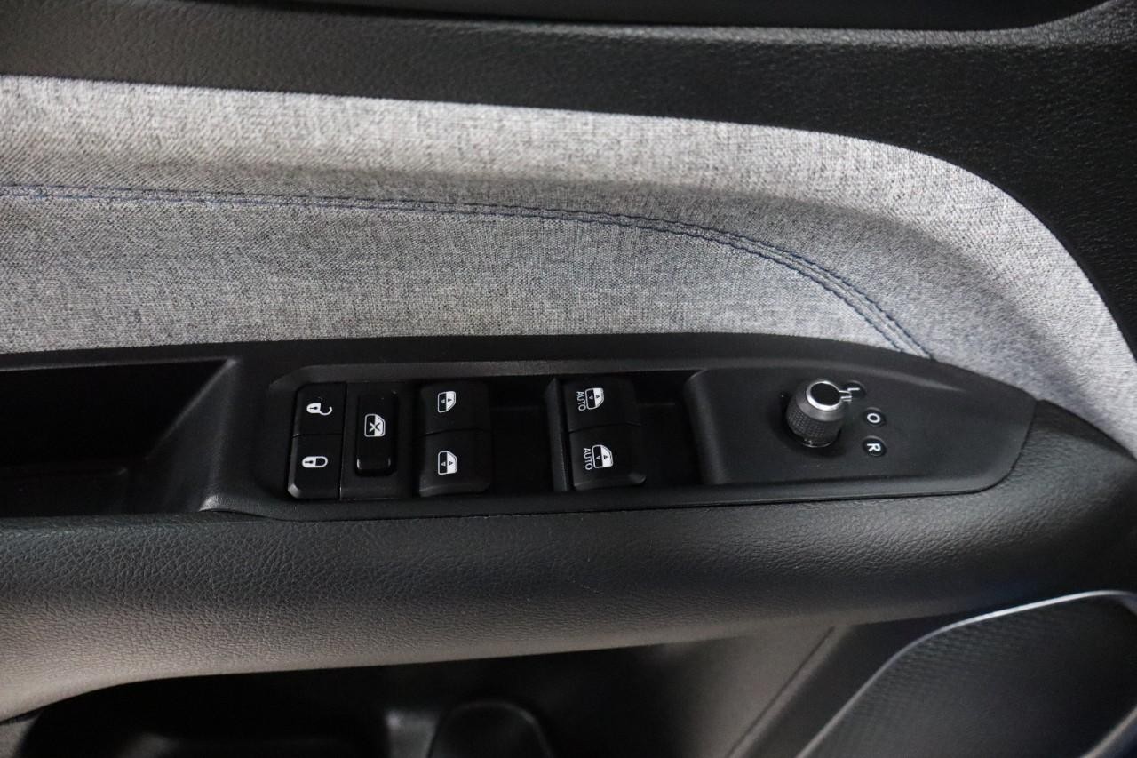 Jeep Compass Vehicle Full-screen Gallery Image 11