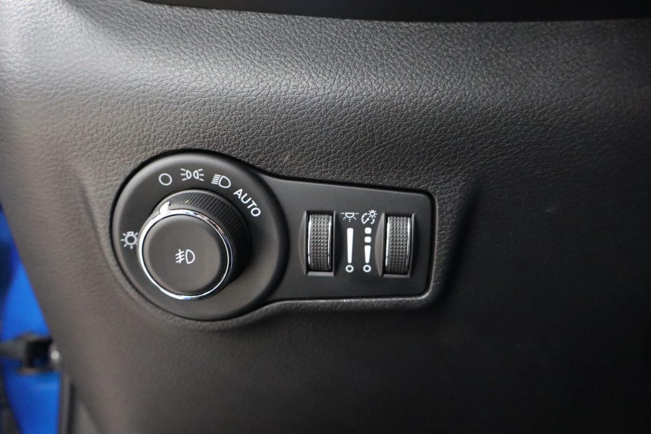 Jeep Compass Vehicle Full-screen Gallery Image 12
