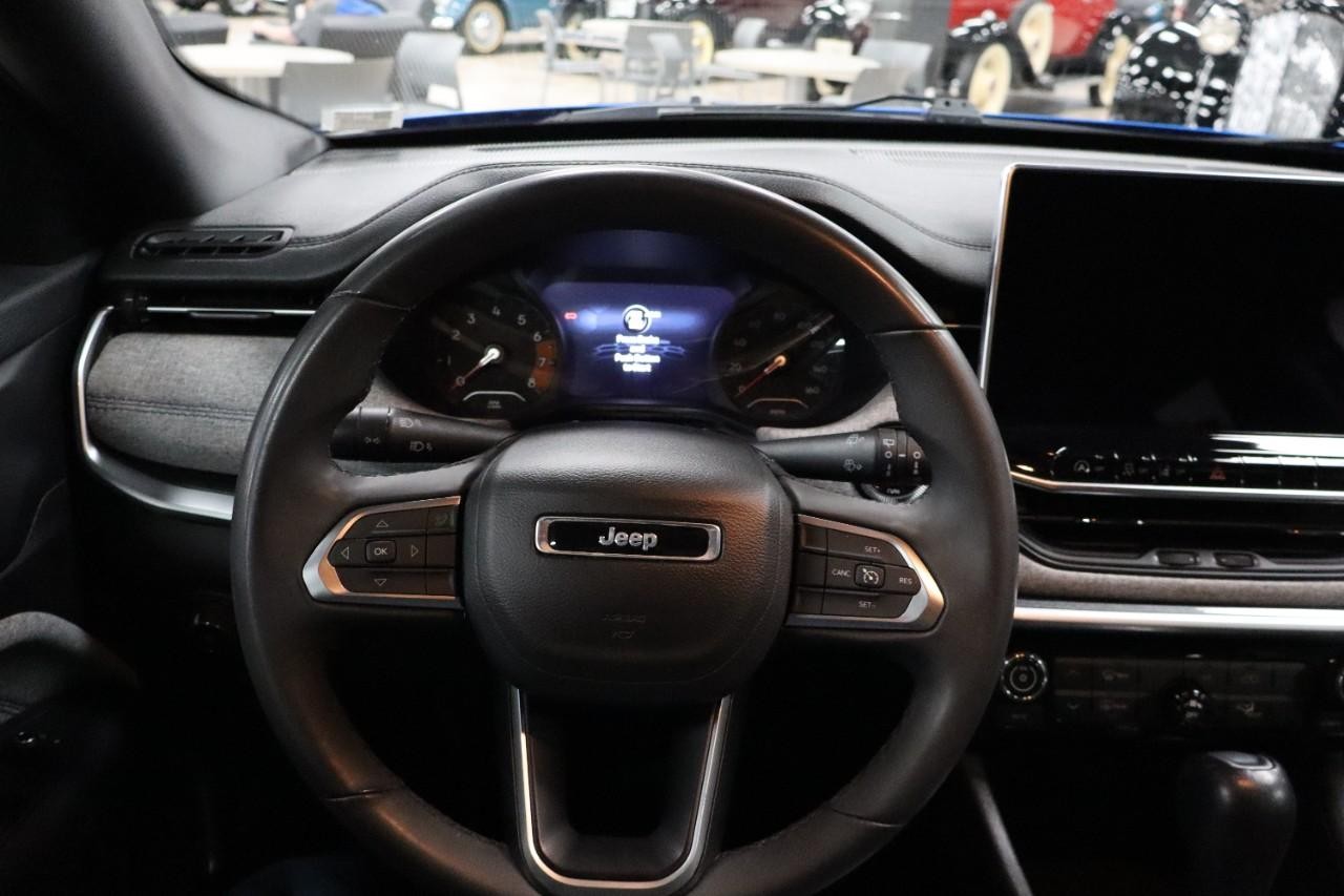 Jeep Compass Vehicle Full-screen Gallery Image 13