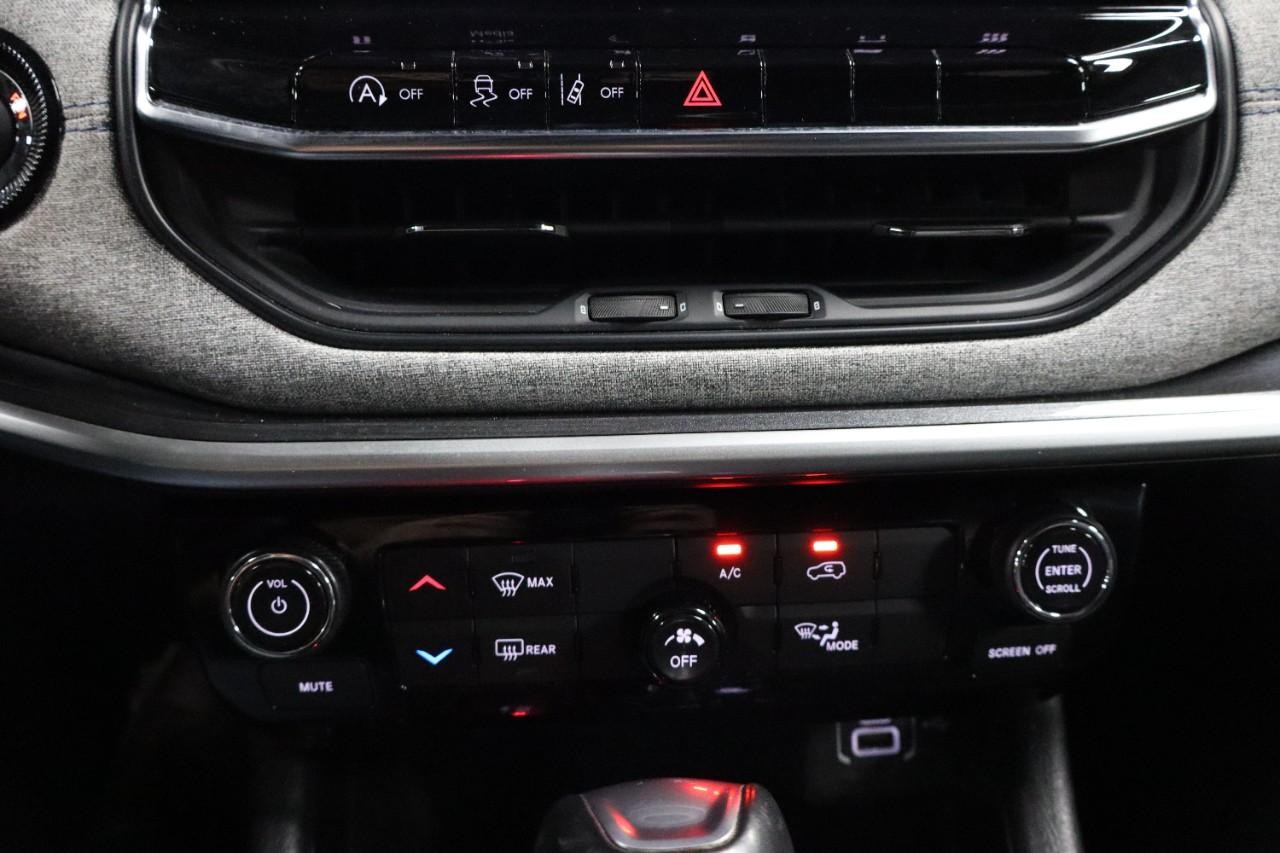 Jeep Compass Vehicle Full-screen Gallery Image 19