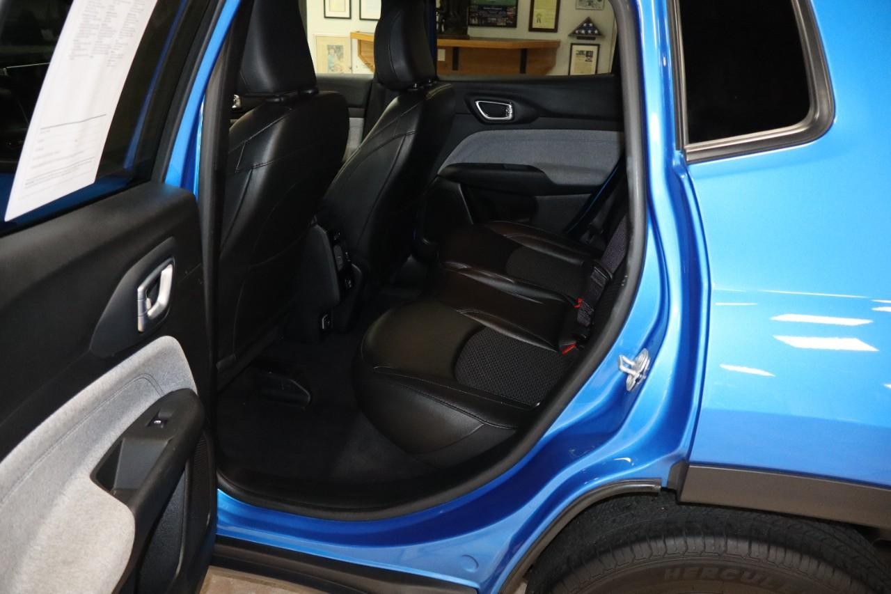 Jeep Compass Vehicle Full-screen Gallery Image 22