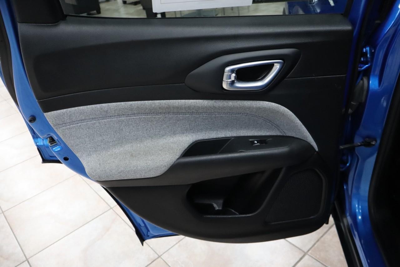 Jeep Compass Vehicle Full-screen Gallery Image 23