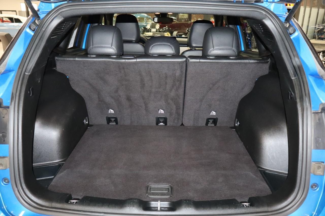 Jeep Compass Vehicle Full-screen Gallery Image 24