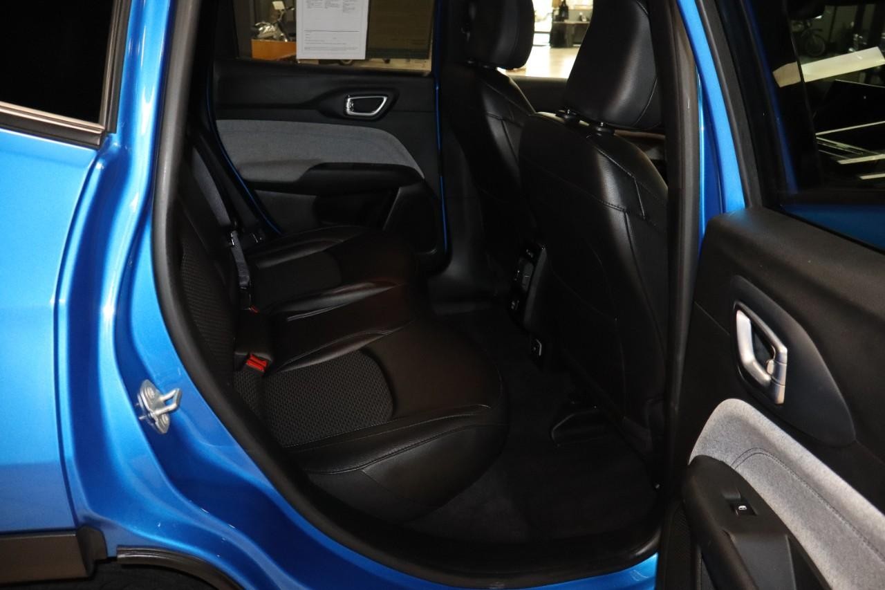 Jeep Compass Vehicle Full-screen Gallery Image 25