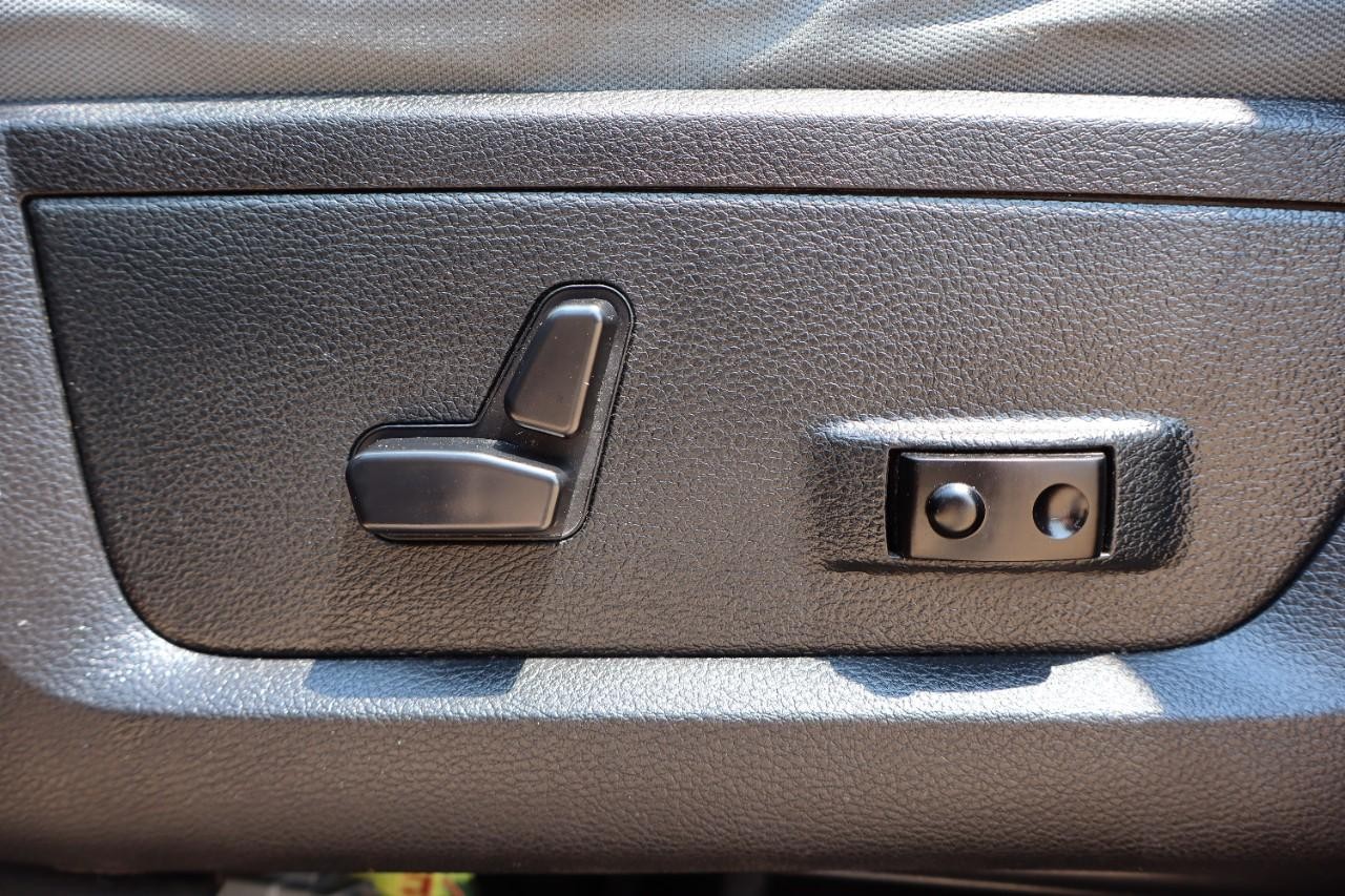 Ram 1500 Vehicle Full-screen Gallery Image 10