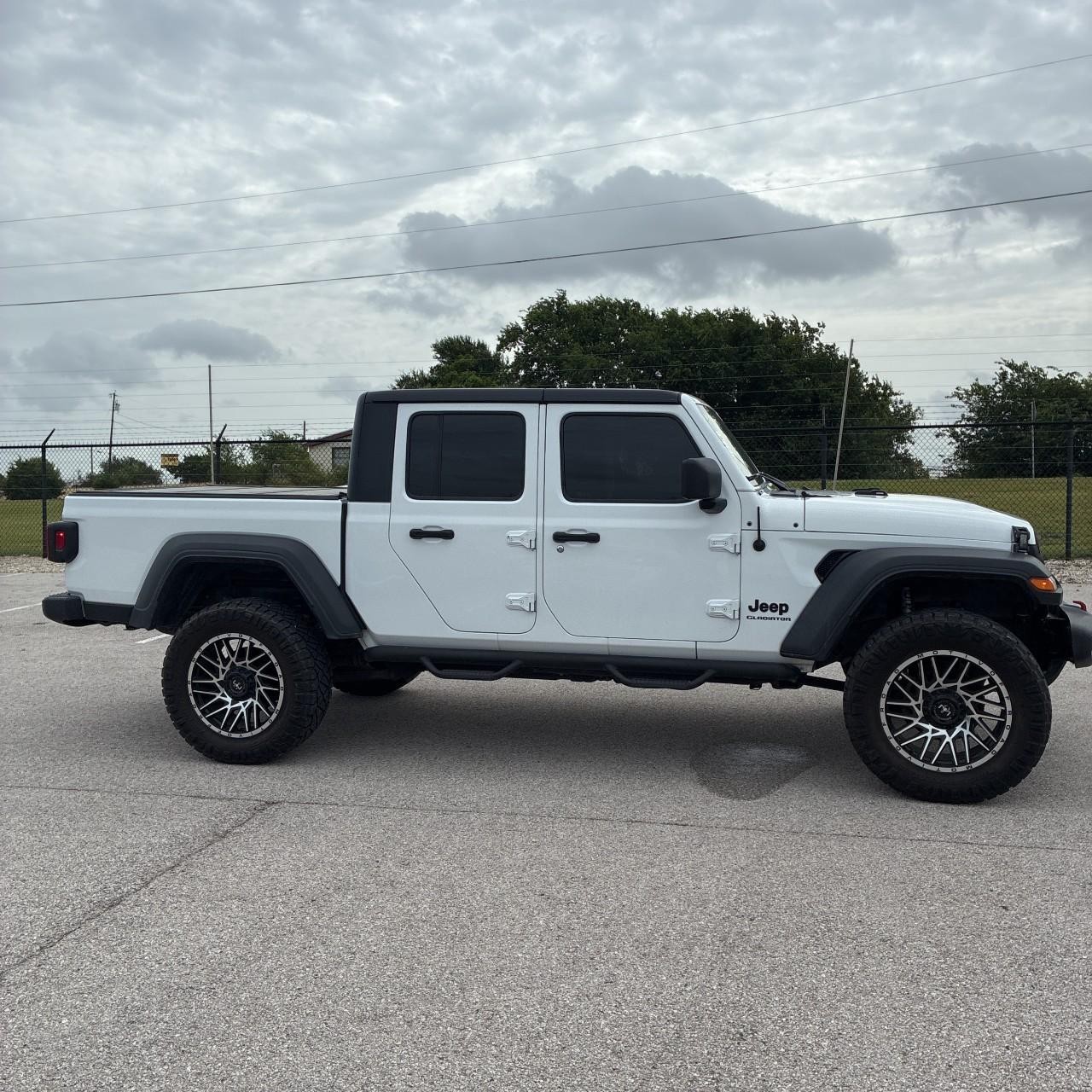 Jeep Gladiator Vehicle Full-screen Gallery Image 6