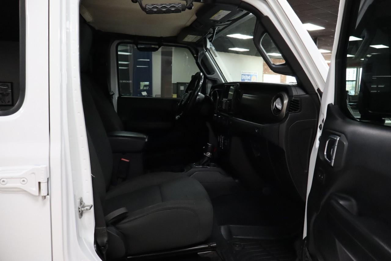 Jeep Gladiator Vehicle Full-screen Gallery Image 24