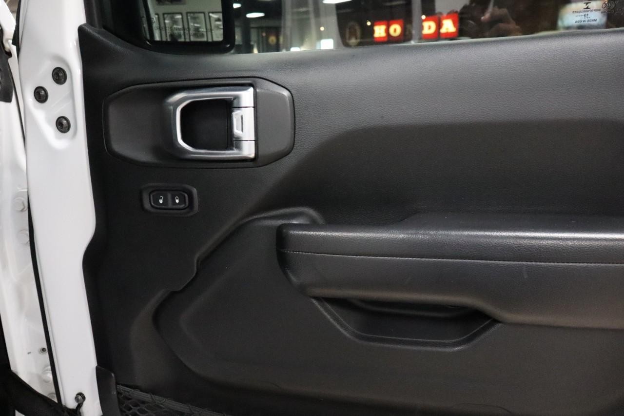Jeep Gladiator Vehicle Full-screen Gallery Image 25