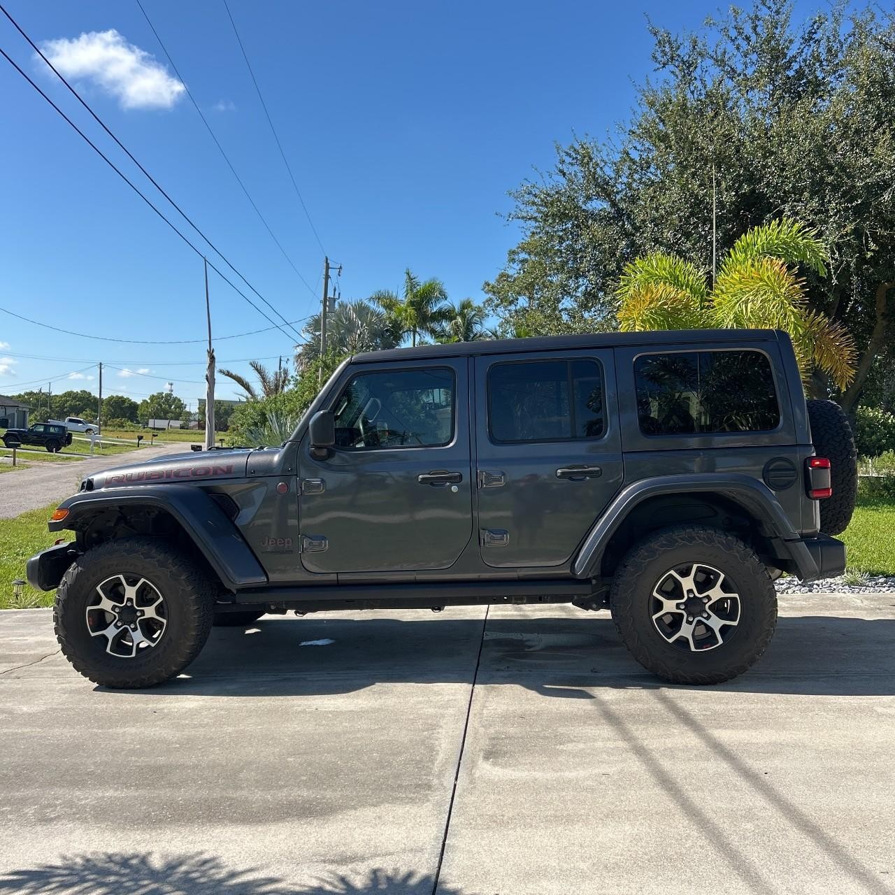 Jeep Wrangler Unlimited Vehicle Full-screen Gallery Image 2
