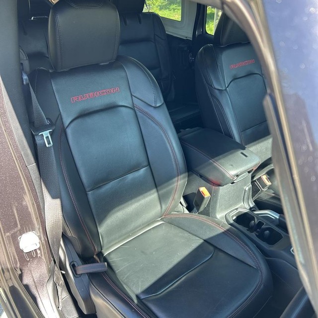 Jeep Wrangler Unlimited Vehicle Full-screen Gallery Image 10
