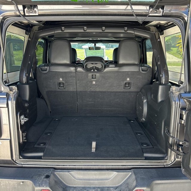 Jeep Wrangler Unlimited Vehicle Full-screen Gallery Image 19