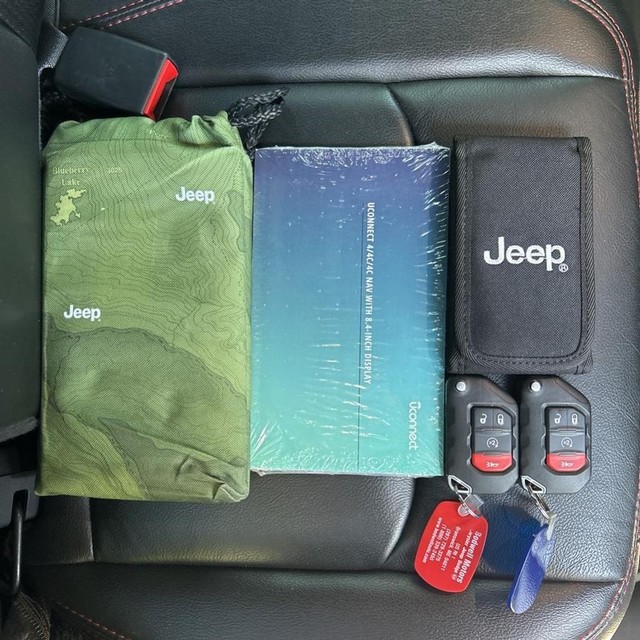 Jeep Wrangler Unlimited Vehicle Full-screen Gallery Image 22