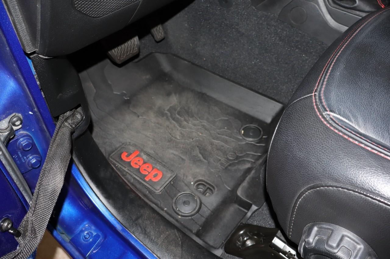 Jeep Wrangler Unlimited Vehicle Full-screen Gallery Image 11
