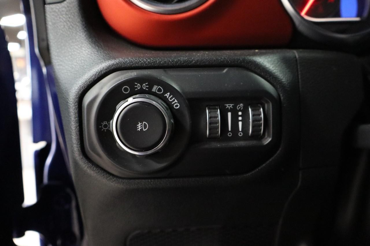 Jeep Wrangler Unlimited Vehicle Full-screen Gallery Image 13