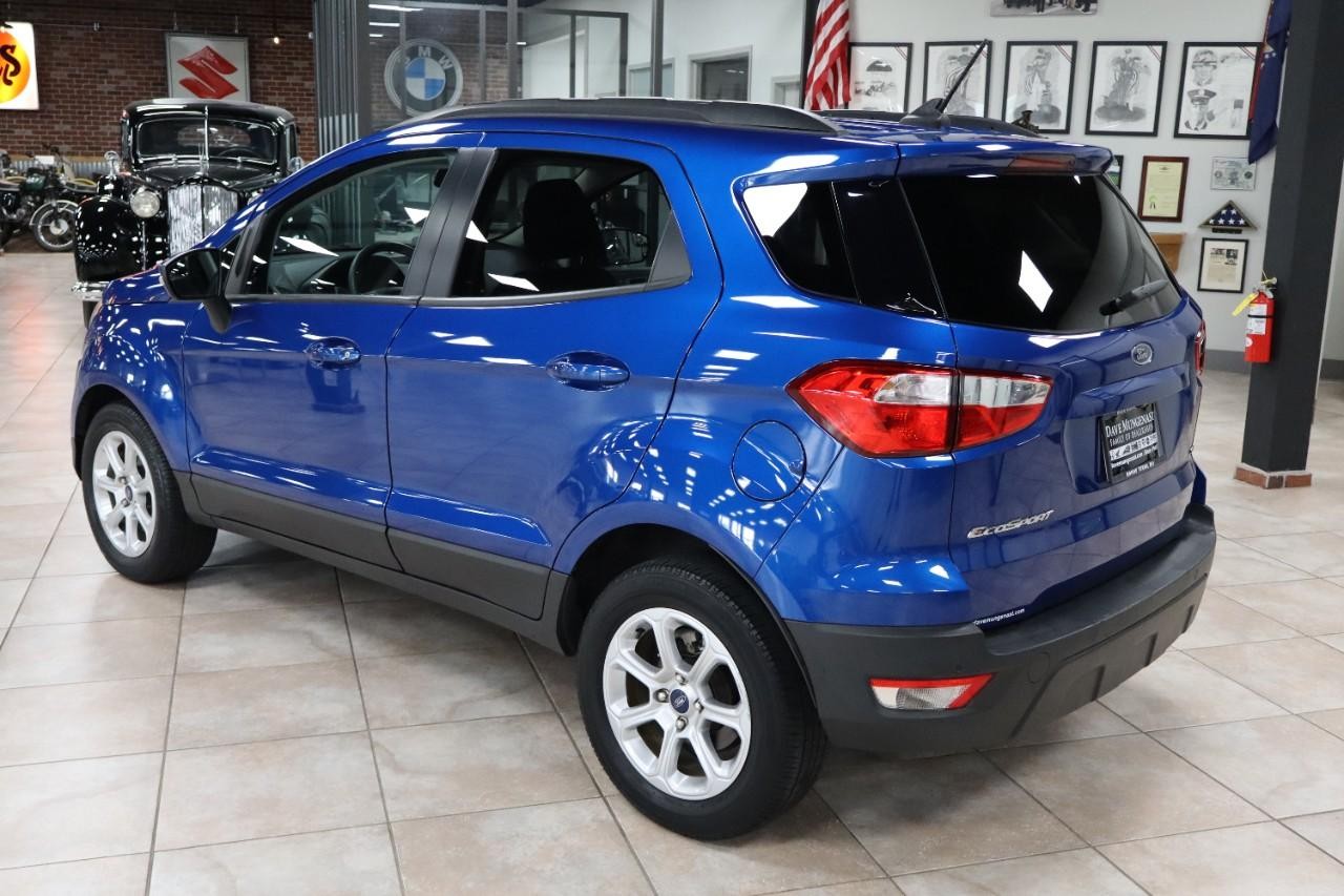 Ford EcoSport Vehicle Full-screen Gallery Image 4