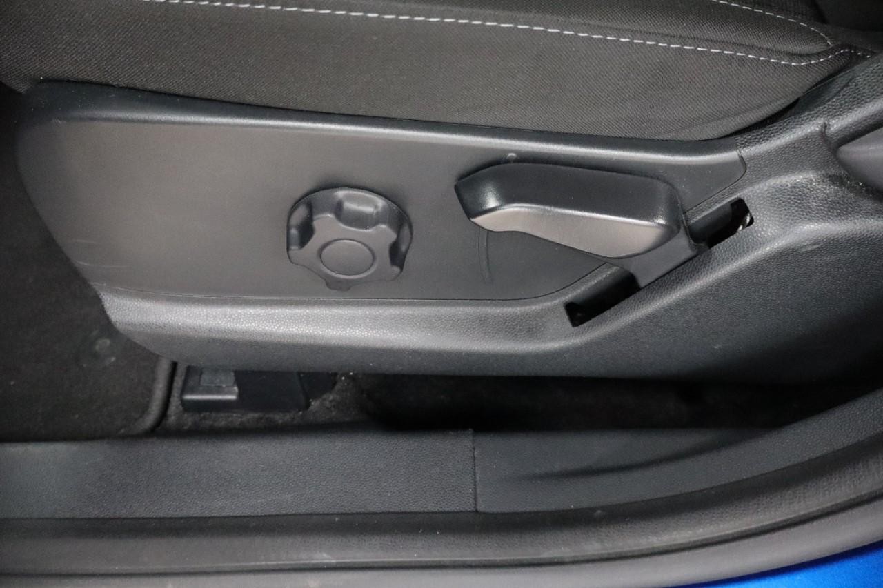 Ford EcoSport Vehicle Full-screen Gallery Image 11