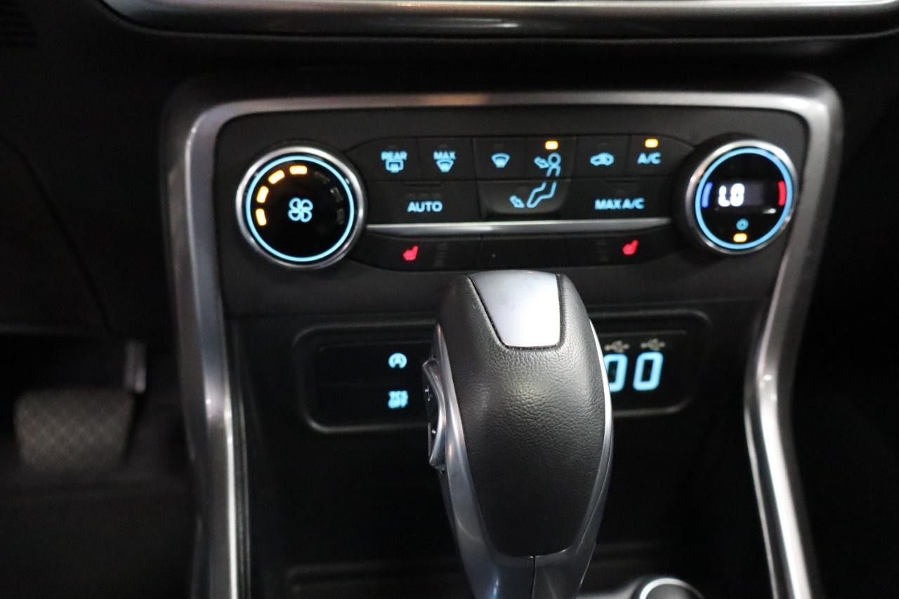 Ford EcoSport Vehicle Full-screen Gallery Image 17