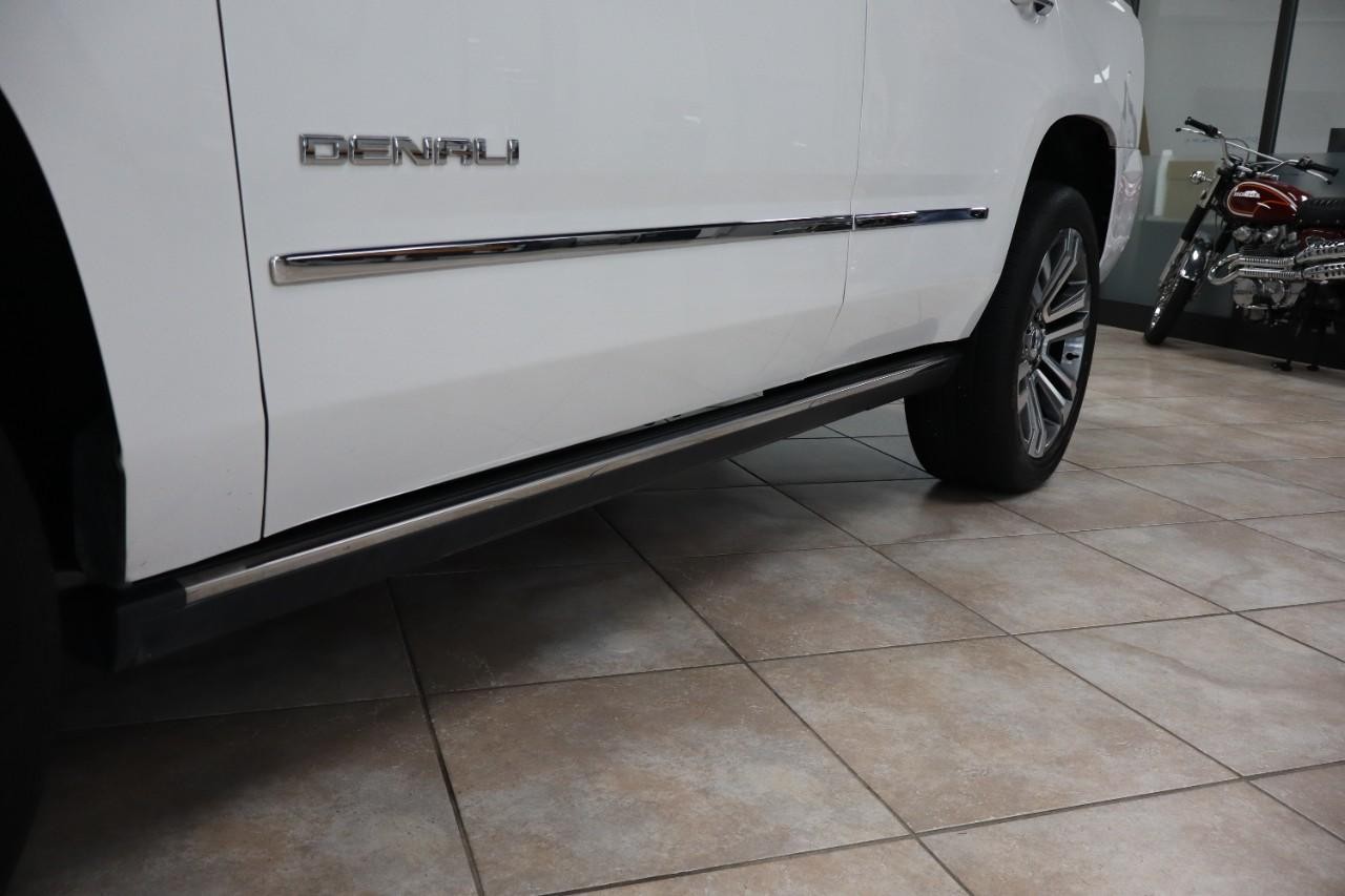 GMC Yukon Vehicle Full-screen Gallery Image 9
