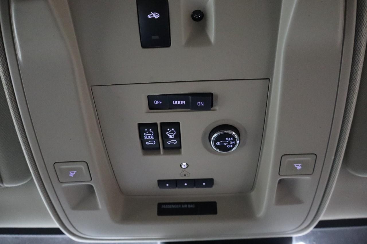 GMC Yukon Vehicle Full-screen Gallery Image 29