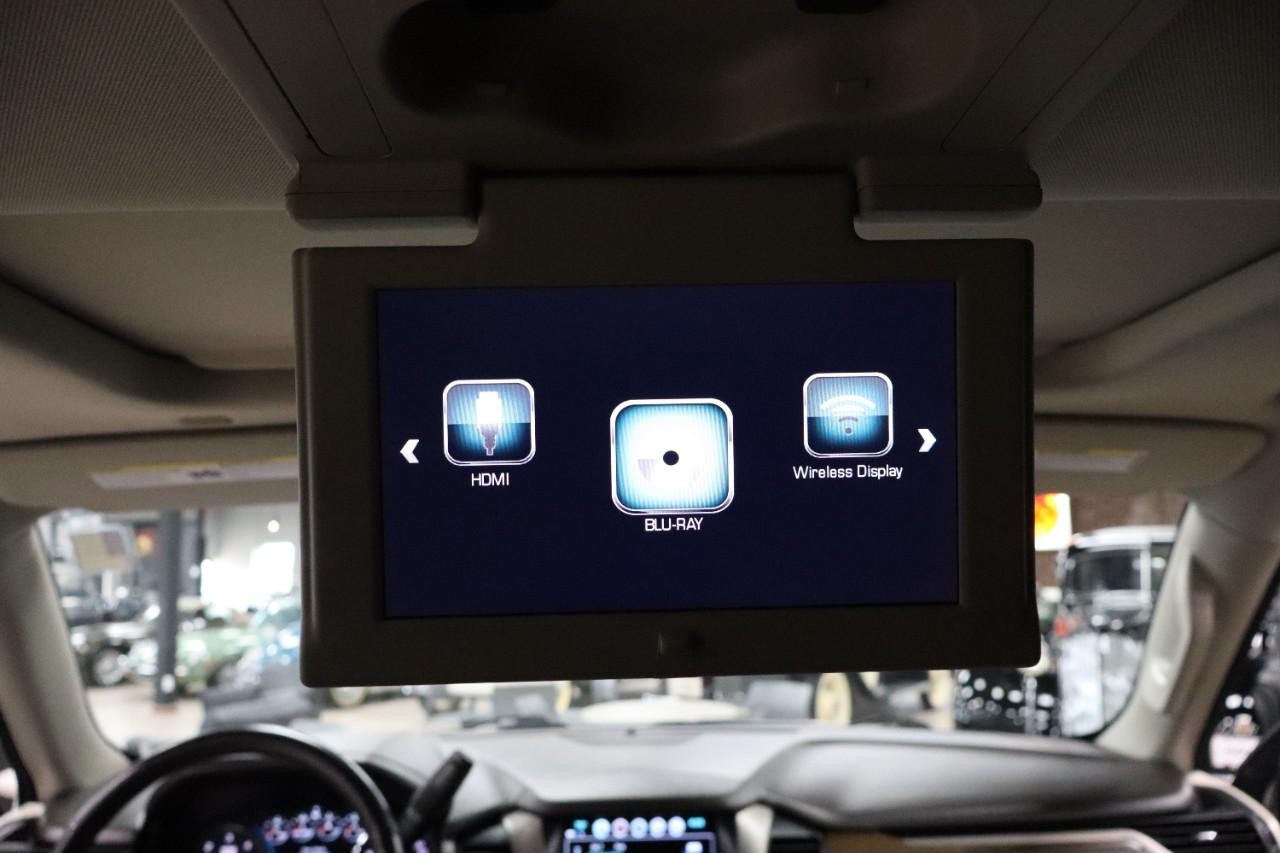 GMC Yukon Vehicle Full-screen Gallery Image 31
