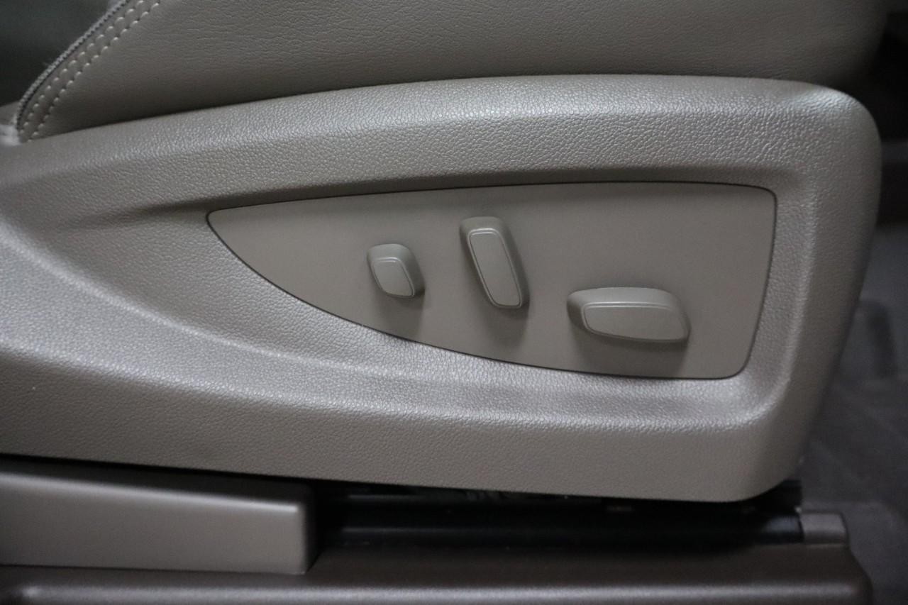 GMC Yukon Vehicle Full-screen Gallery Image 38