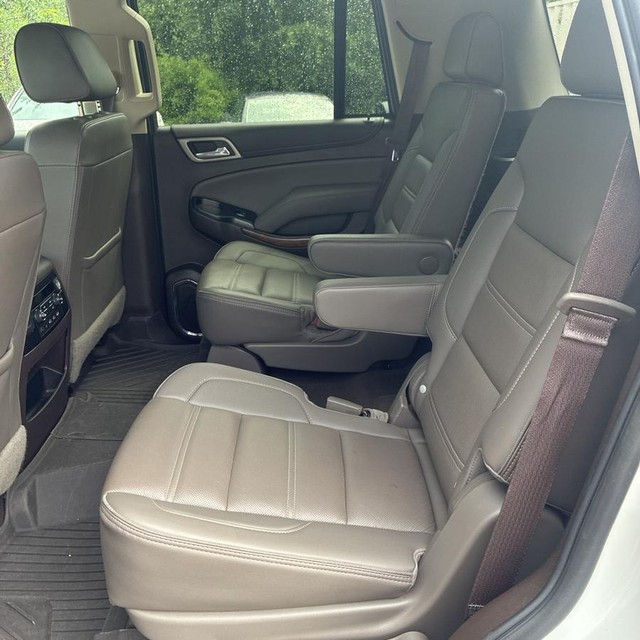 GMC Yukon Vehicle Full-screen Gallery Image 10