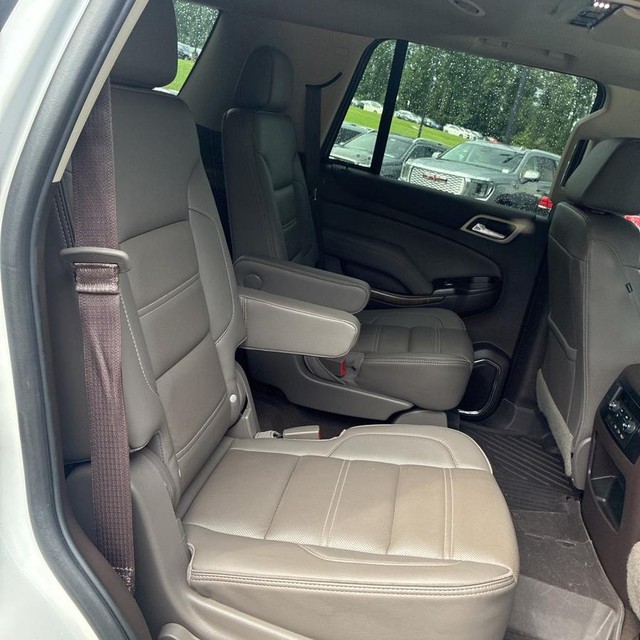 GMC Yukon Vehicle Full-screen Gallery Image 11