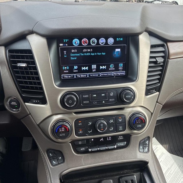 GMC Yukon Vehicle Full-screen Gallery Image 14