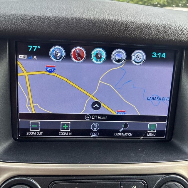 GMC Yukon Vehicle Full-screen Gallery Image 15