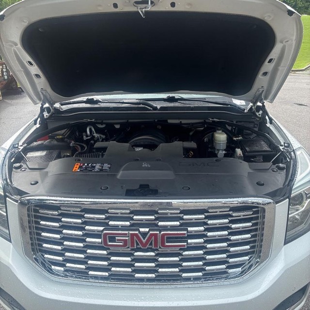GMC Yukon Vehicle Full-screen Gallery Image 20