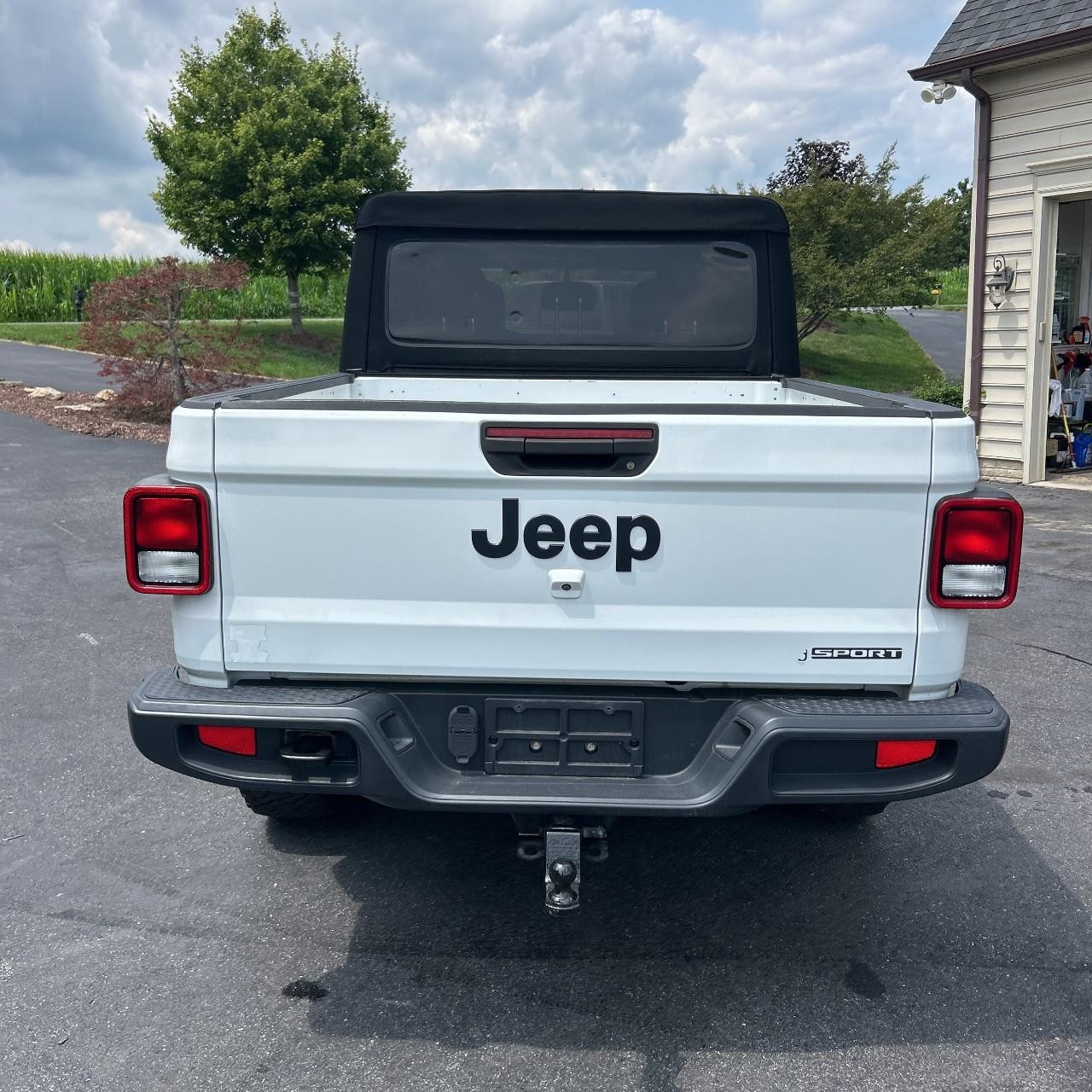 Jeep Gladiator Vehicle Full-screen Gallery Image 4
