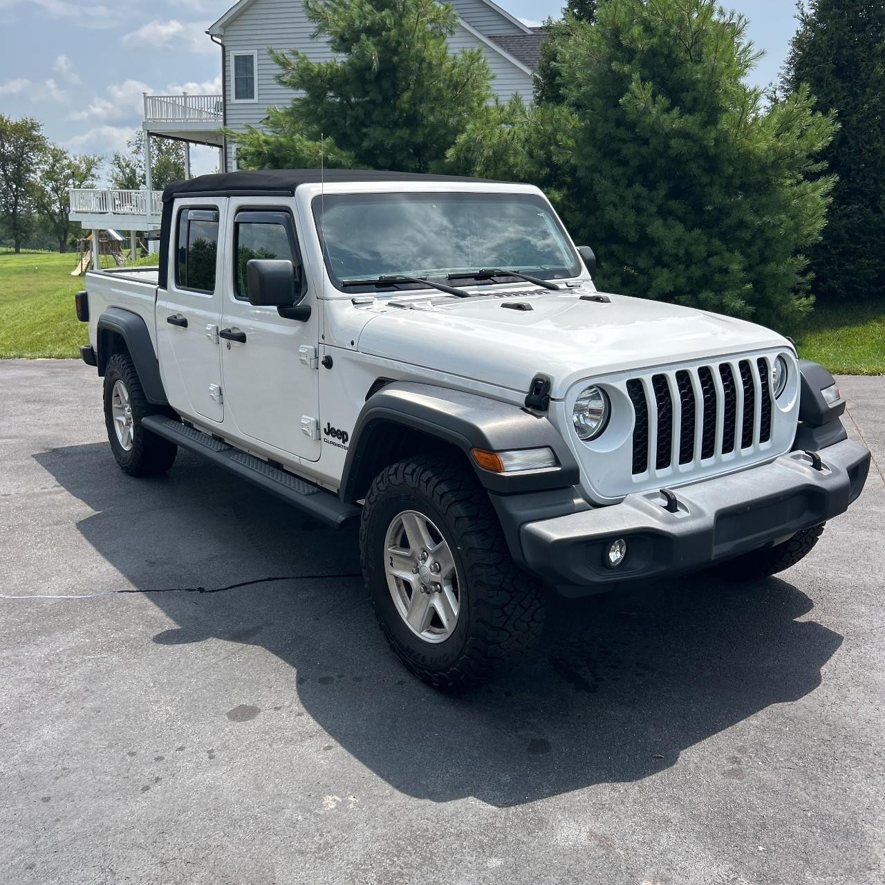 Jeep Gladiator Vehicle Full-screen Gallery Image 7