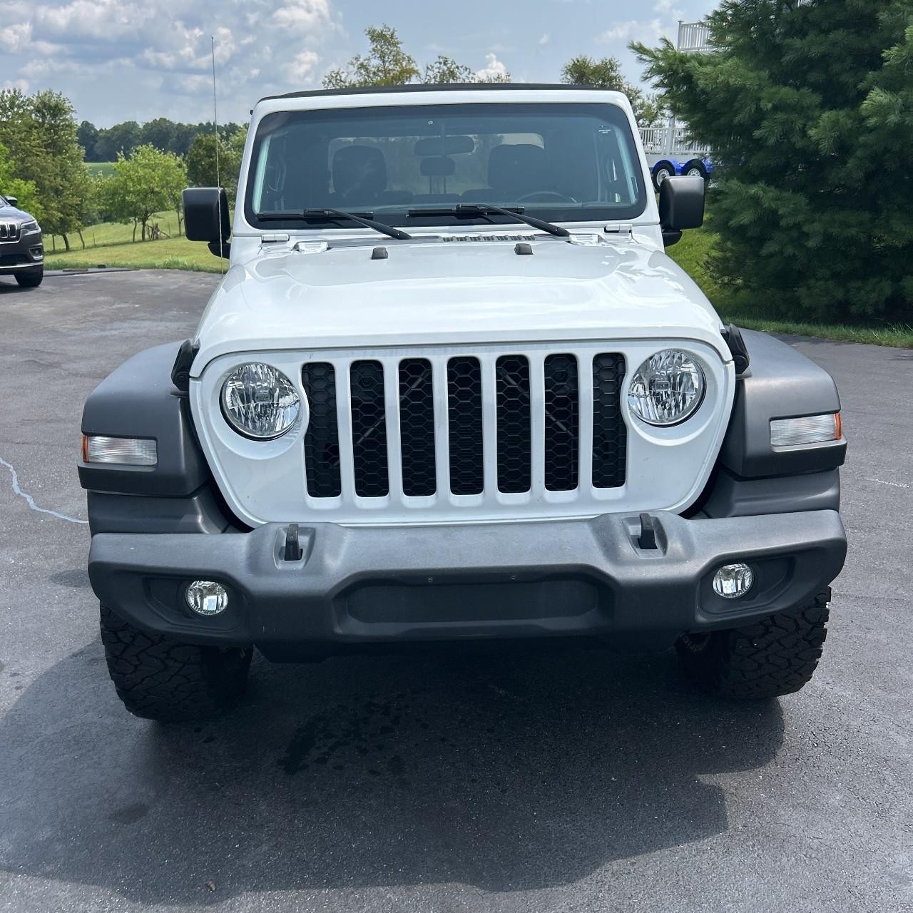 Jeep Gladiator Vehicle Full-screen Gallery Image 8
