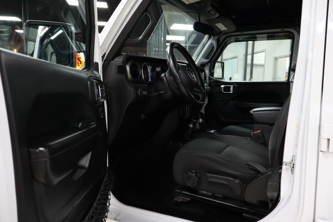 Jeep Gladiator Vehicle Full-screen Gallery Image 9