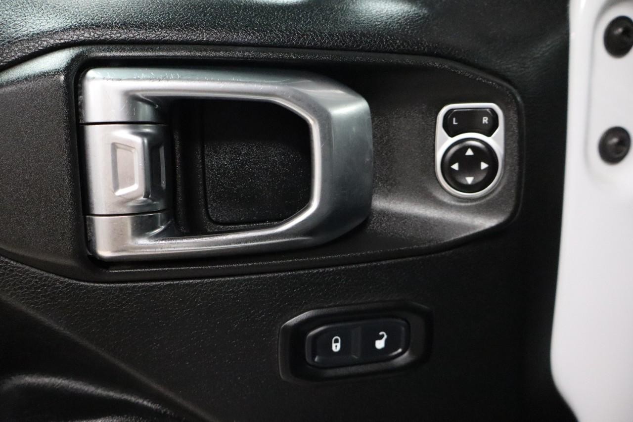 Jeep Gladiator Vehicle Full-screen Gallery Image 11