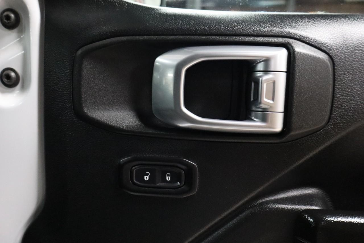 Jeep Gladiator Vehicle Full-screen Gallery Image 31