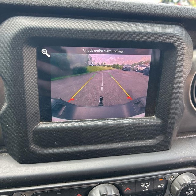 Jeep Gladiator Vehicle Full-screen Gallery Image 15