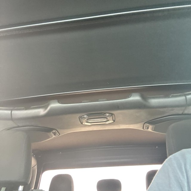 Jeep Gladiator Vehicle Full-screen Gallery Image 17