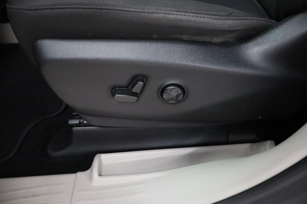 Chrysler Pacifica Vehicle Full-screen Gallery Image 10