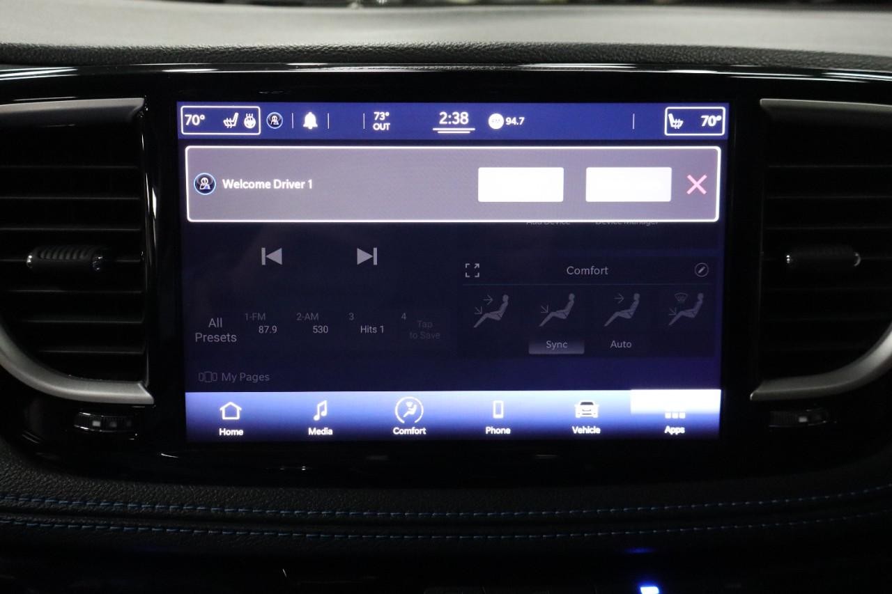 Chrysler Pacifica Vehicle Full-screen Gallery Image 15