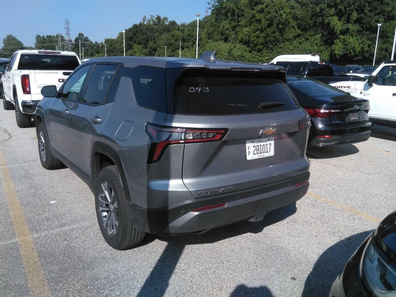 Chevrolet Equinox Vehicle Full-screen Gallery Image 2