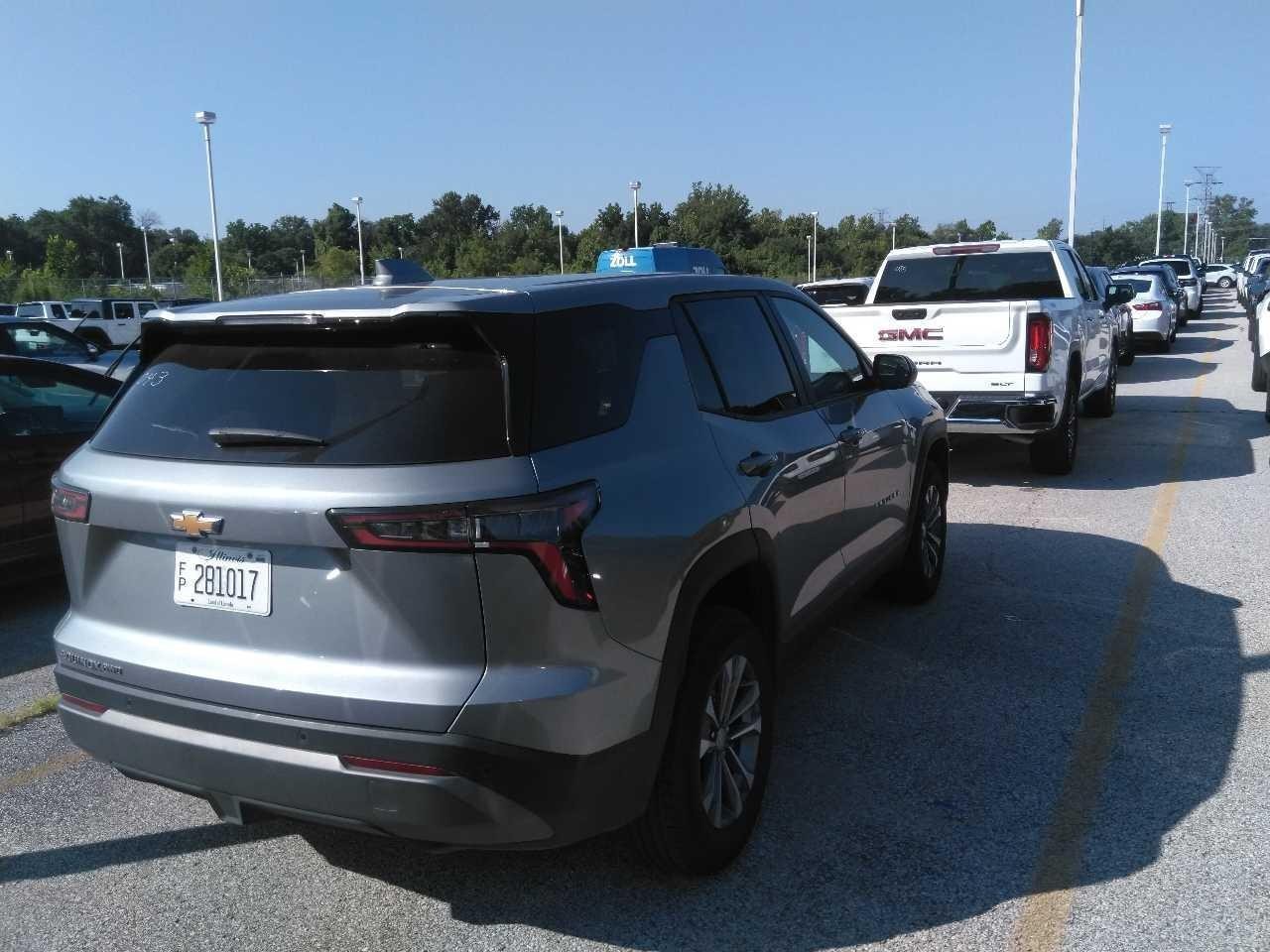 Chevrolet Equinox Vehicle Full-screen Gallery Image 3