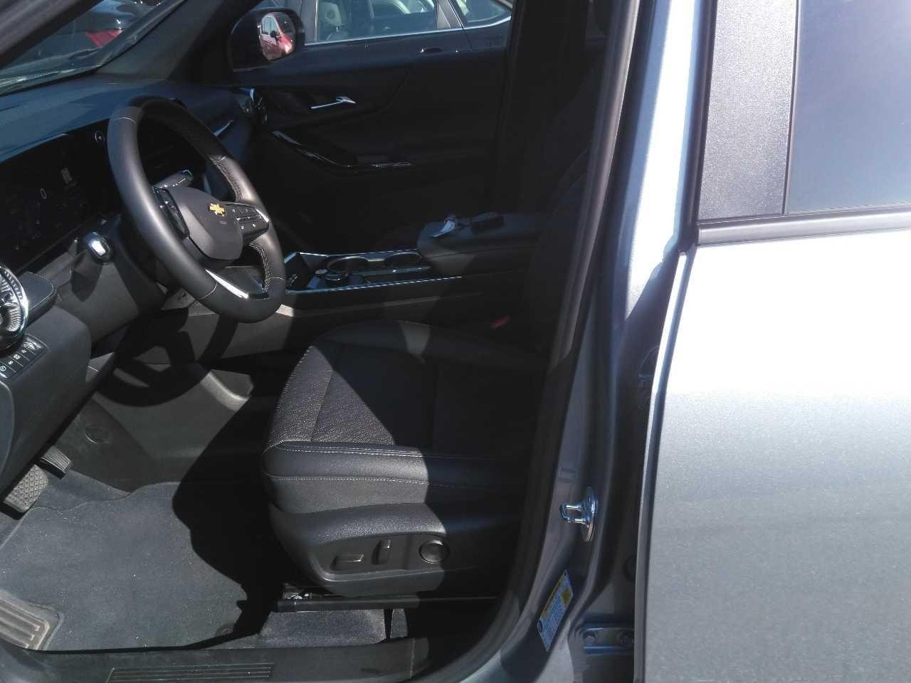Chevrolet Equinox Vehicle Full-screen Gallery Image 5