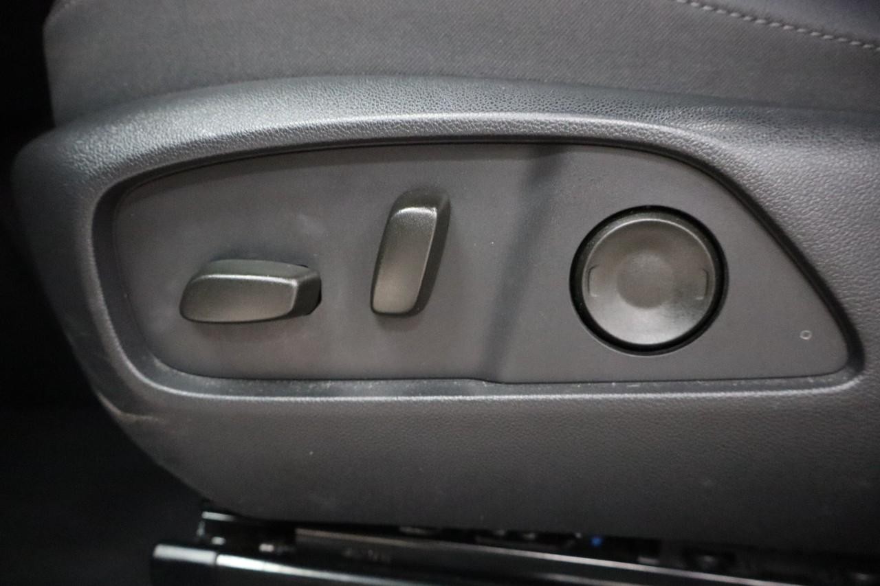 Chevrolet Equinox Vehicle Full-screen Gallery Image 12