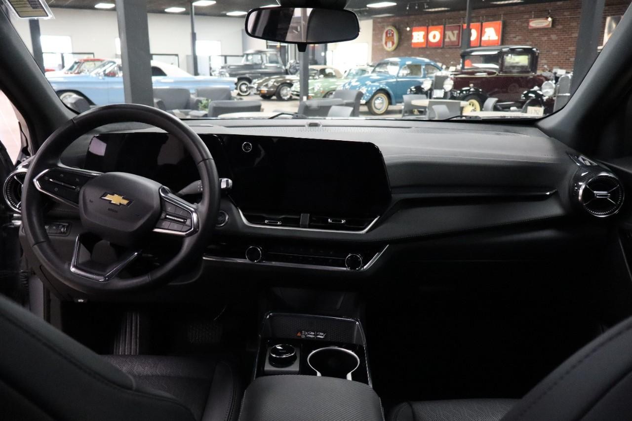 Chevrolet Equinox Vehicle Full-screen Gallery Image 13
