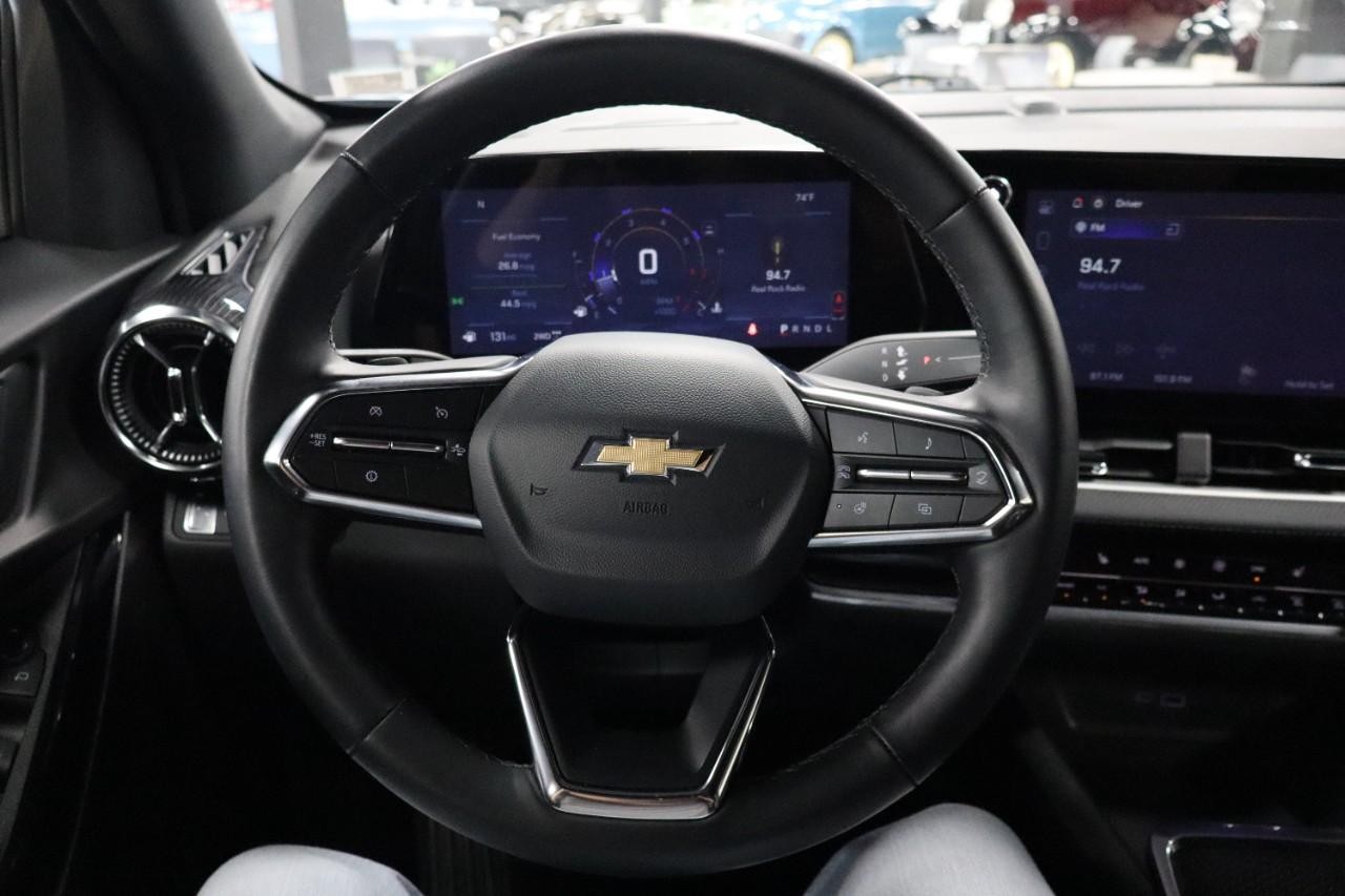 Chevrolet Equinox Vehicle Full-screen Gallery Image 14